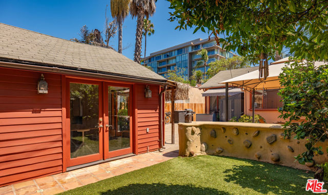 8921 Rosewood Avenue, West Hollywood CA: https://media.crmls.org/mediaz/ee194651-d9ad-4898-92c7-423781b28940.jpg