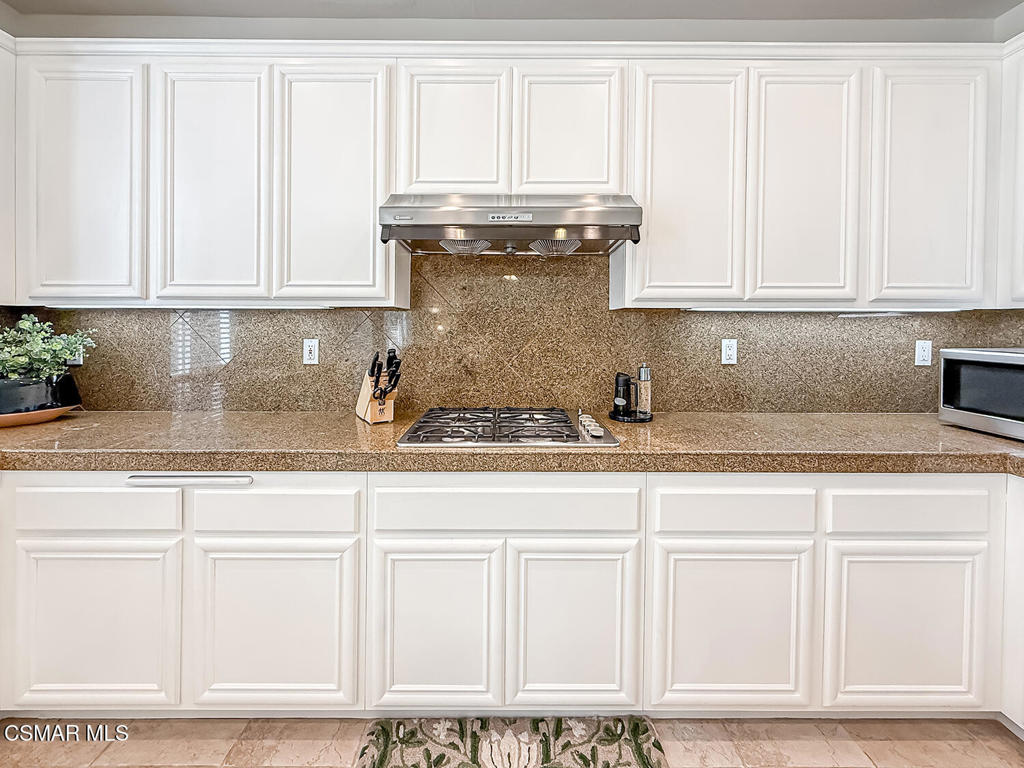 https://media.crmls.org/mediaz/ee194d06-f282-44c9-9a9e-10d1e5c413e4.jpg?preset=X-Large