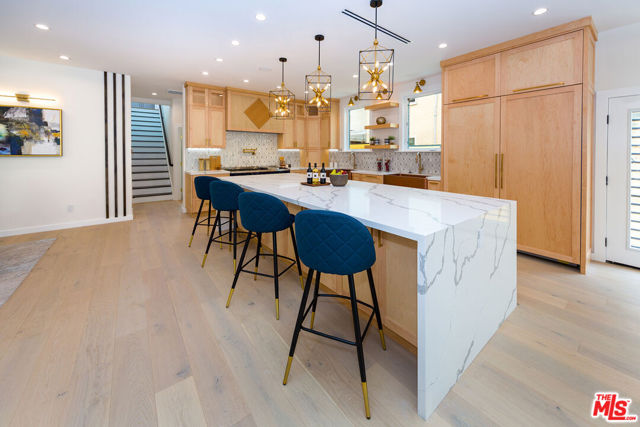 1441 Livonia Avenue, Los Angeles CA: https://media.crmls.org/mediaz/ee19f5e6-0fc2-428d-88ef-55a67196ffba.jpg