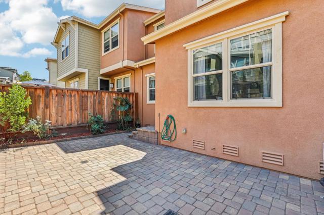 6264 Rocky Point Court, Oakland CA: https://media.crmls.org/mediaz/ee1a232f-32c0-48f8-a146-2b14eb482e42.jpg