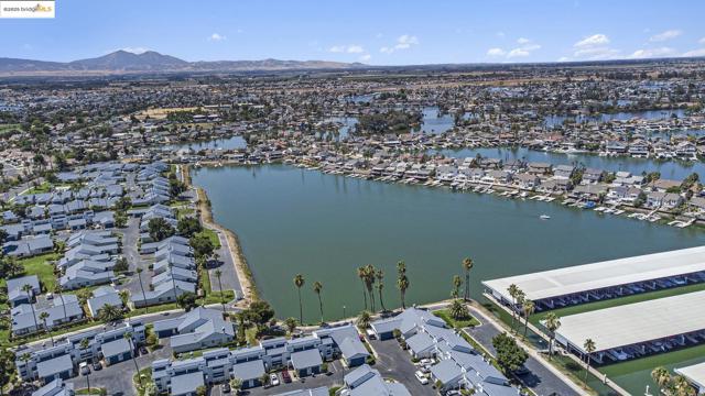 1550 Trawler St, Discovery Bay CA: https://media.crmls.org/mediaz/ee1a5ed5-c7da-4a59-b448-ad4b24f2f6c0.jpg