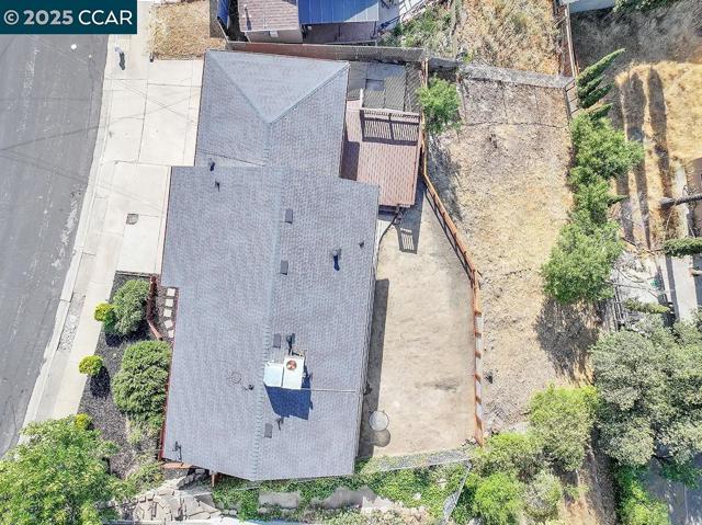 417 Lynn Ave, Antioch CA: https://media.crmls.org/mediaz/ee1ad133-57ca-4d01-b785-2249697dd57f.jpg