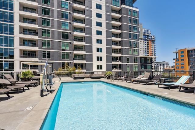 425 W Beech Street, San Diego CA: https://media.crmls.org/mediaz/ee1b09af-9c81-4a27-98d0-68bfc20ac8fb.jpg