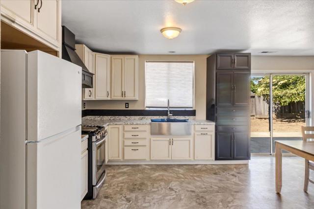 1037 Vista Avenue, Soledad CA: https://media.crmls.org/mediaz/ee1b3645-3e7c-4d47-9add-703729715730.jpg