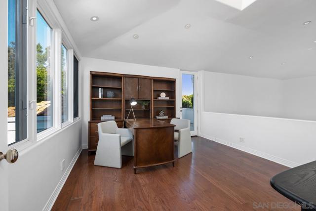 6172 Via Posada Del Norte, Rancho Santa Fe CA: https://media.crmls.org/mediaz/ee1b58b3-abac-4a46-8534-dbe945f8392d.jpg