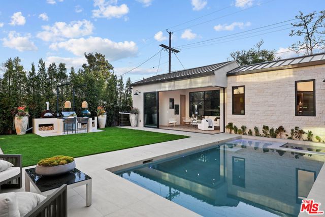 4445 Van Noord Avenue, Studio City CA: https://media.crmls.org/mediaz/ee1bd679-5be6-407f-812e-5f9940b5435f.jpg