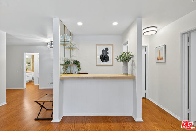311 Bora Bora Way, Marina del Rey CA: https://media.crmls.org/mediaz/ee1c6958-7933-4380-aced-73586be6809a.jpg