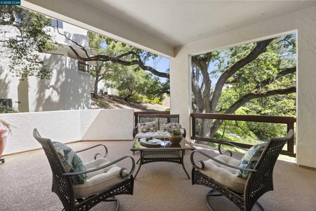 1285 Avenida Sevilla, Walnut Creek CA: https://media.crmls.org/mediaz/ee1d38e9-2a66-4b0d-b6ab-9934a31515d3.jpg