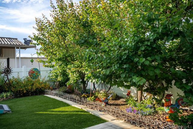 1212 H St, Ramona CA: https://media.crmls.org/mediaz/ee1d5717-989a-40f4-9f47-da7aed94d1e1.jpg