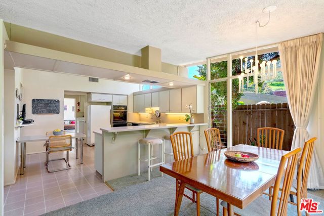 7545 Kimdale Lane, Los Angeles CA: https://media.crmls.org/mediaz/ee1f02b4-e6c0-41bf-b6f5-cde8ad334808.jpg
