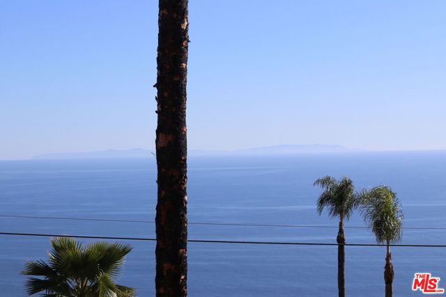 20776 Big Rock Drive, Malibu CA: https://media.crmls.org/mediaz/ee1f1e78-59fe-4ed9-ab16-abe809a65ed2.jpg