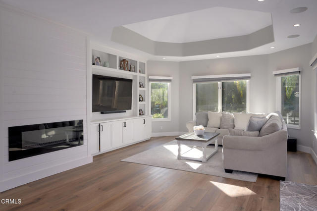 2021 Brittany Park Road, Camarillo CA: https://media.crmls.org/mediaz/ee1f36f6-b6fd-43ac-b087-b15c1e921b42.jpg