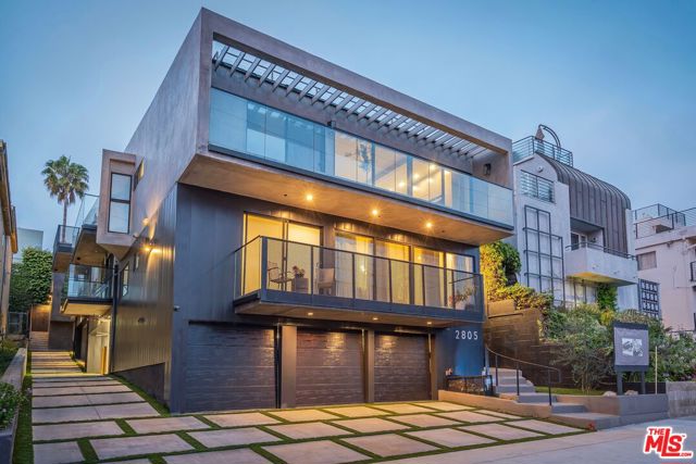 2805 3rd Street, Santa Monica CA: https://media.crmls.org/mediaz/ee1fa0d1-1de0-4fcd-a235-093915ef8e3a.jpg