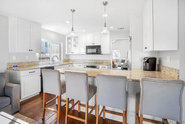 13647 Paseo Cardiel, San Diego CA: https://media.crmls.org/mediaz/ee1fbffd-b9d6-4256-b8be-e7b727ef4d48.jpg