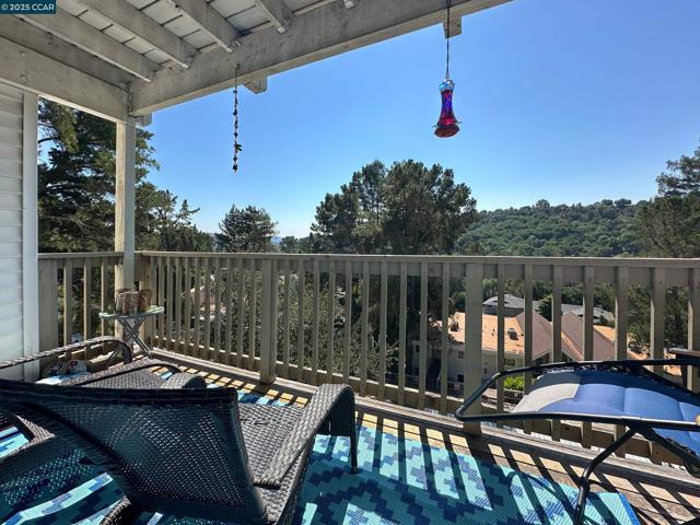 1984 Ascot Dr, Moraga CA: https://media.crmls.org/mediaz/ee2030db-a476-4a8d-8dcd-adf54c5e7468.jpg