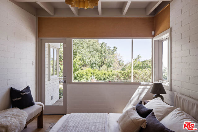 7349 Pacific View Drive, Los Angeles CA: https://media.crmls.org/mediaz/ee20357d-1b82-425f-9709-95b5b5625aba.jpg