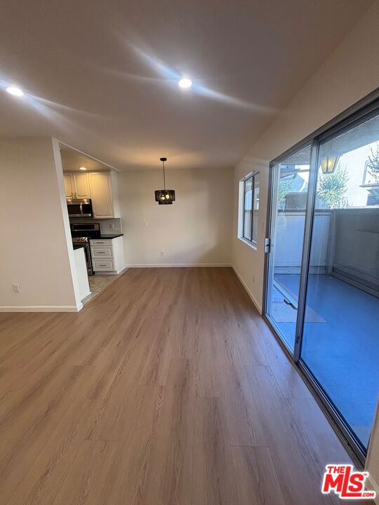 1914 Corinth Avenue, Los Angeles CA: https://media.crmls.org/mediaz/ee2054ba-7f61-4719-9bd0-07fe5b64309e.jpg