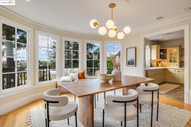 740 Calmar Ave, Oakland CA: https://media.crmls.org/mediaz/ee207b69-9b1b-4689-8575-489ec4bfb8b0.jpg