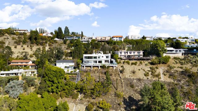 7868 Electra Drive, Los Angeles CA: https://media.crmls.org/mediaz/ee208945-e80b-413b-abde-7feb84bb296f.jpg