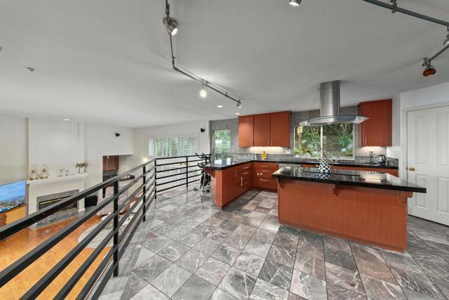 10164 Vivera Dr, La Mesa CA: https://media.crmls.org/mediaz/ee20ac73-168d-40af-9eef-6a1a7f6639b4.jpg