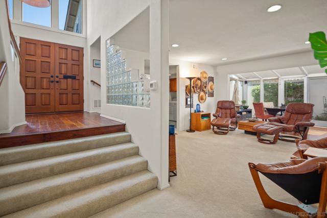 54 Half Moon Bend, Coronado CA: https://media.crmls.org/mediaz/ee20b035-c4b7-40cb-83ac-8614b1fd3c77.jpg
