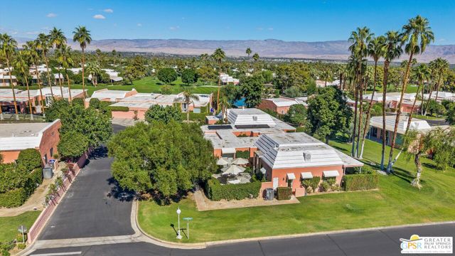 47392 Jadida Avenue, Palm Desert CA: https://media.crmls.org/mediaz/ee20df32-e678-4452-98d6-23b5130bcedb.jpg