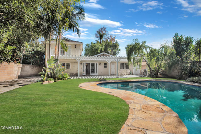 4539 Mammoth Avenue, Sherman Oaks CA: https://media.crmls.org/mediaz/ee20f8a7-19f5-4126-95a6-59961099e6df.jpg