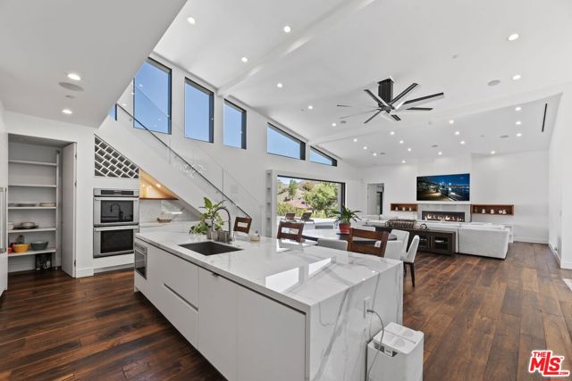 31830 Lobo Canyon, Agoura Hills CA: https://media.crmls.org/mediaz/ee212e0c-a0d9-440f-9d55-6eec0396d19a.jpg