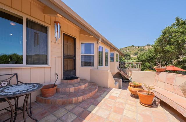 15847 Pleasant Valley Lane, Salinas CA: https://media.crmls.org/mediaz/ee216536-aa4a-4a72-a414-312b630c8985.jpg