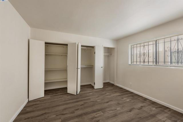 107 Catron Dr, Oakland CA: https://media.crmls.org/mediaz/ee2208d1-723c-470c-bd51-219f3a802f1b.jpg