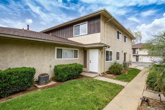 12126 Lemon Crest Dr, Lakeside CA: https://media.crmls.org/mediaz/ee221214-440a-4aea-9cc8-ae50881aac2e.jpg