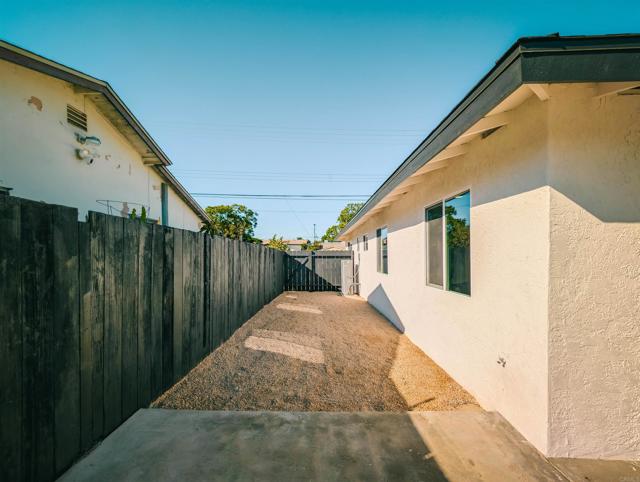 8343 San Carlos Drive, San Diego CA: https://media.crmls.org/mediaz/ee225b39-84bb-48eb-b4b9-e334530cb364.jpg
