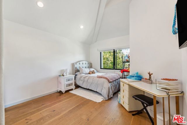 23180 Park Blanco, Calabasas CA: https://media.crmls.org/mediaz/ee226149-1d34-4db1-96d5-26956f3b2eaa.jpg