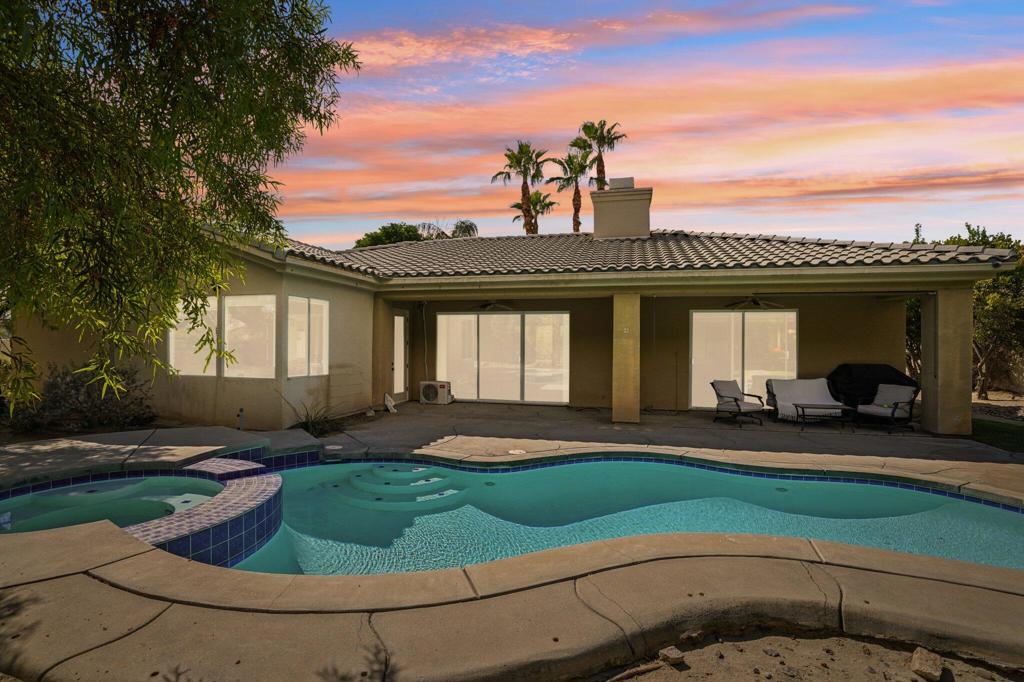 12 Victoria Falls Drive