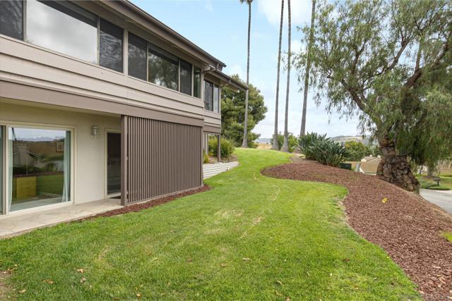 24 Via Alta Vis, Bonsall CA: https://media.crmls.org/mediaz/ee22f3f8-2224-403e-b4b4-0d1601773ff8.jpg