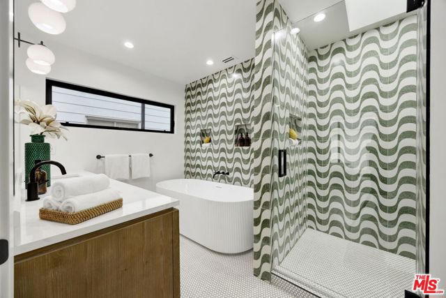 12469 Greene Avenue, Los Angeles CA: https://media.crmls.org/mediaz/ee230eb7-4b03-4e04-9a08-bab95417276d.jpg
