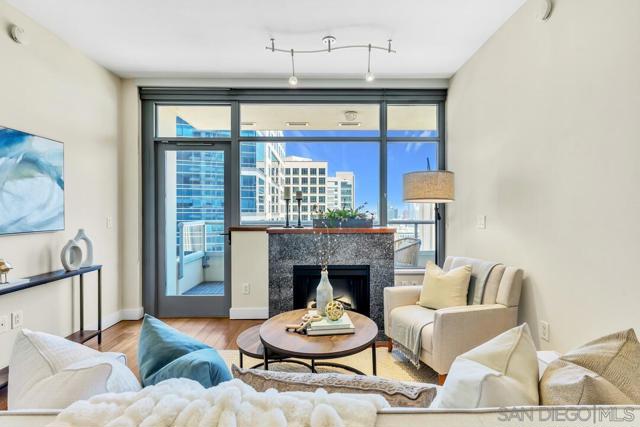 700 W E St, San Diego CA: https://media.crmls.org/mediaz/ee233746-07d8-4b0a-bc32-359092c734db.jpg