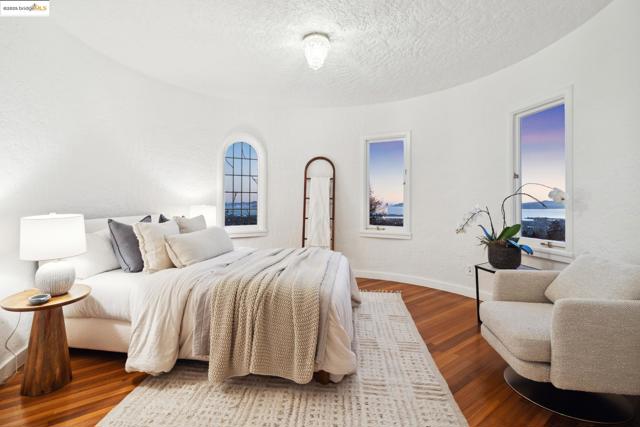 1143 Keith Ave, Berkeley CA: https://media.crmls.org/mediaz/ee235758-9cbc-473f-ba03-37add10d96f0.jpg
