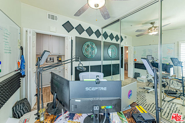 415 Townsquare Lane, Huntington Beach CA: https://media.crmls.org/mediaz/ee245b26-cf34-41ed-ab14-a94b4eb01f52.jpg