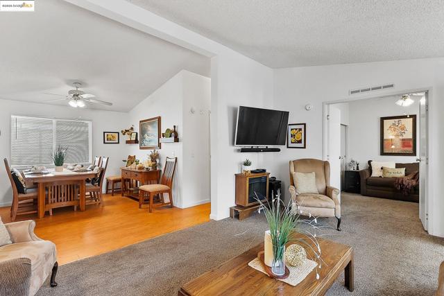 114 Zartop St, Oakley CA: https://media.crmls.org/mediaz/ee2465f6-0231-415e-a012-3342e6a992de.jpg