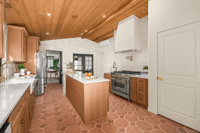 1566 Evergreen St, San Diego CA: https://media.crmls.org/mediaz/ee248457-d58b-422c-8917-96488b847dc3.jpg