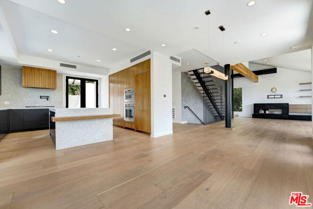 3761 Glenridge Drive, Sherman Oaks CA: https://media.crmls.org/mediaz/ee248997-10bd-44aa-ba05-7e1c5ba7db6d.jpg