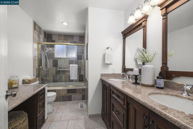 1140 Jamie Dr, Concord CA: https://media.crmls.org/mediaz/ee24b0b9-38de-4542-bdcf-c461aefbdcac.jpg