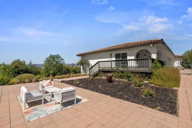 17101 Kruse Ranch Lane, Morgan Hill CA: https://media.crmls.org/mediaz/ee24dad5-3264-4ddc-8fcd-3bb05b13d098.jpg