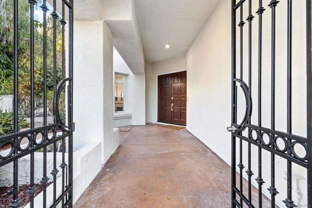 4943 Marin Dr, Oceanside CA: https://media.crmls.org/mediaz/ee24f273-0436-4c76-80a8-a1b7d451ce43.jpg