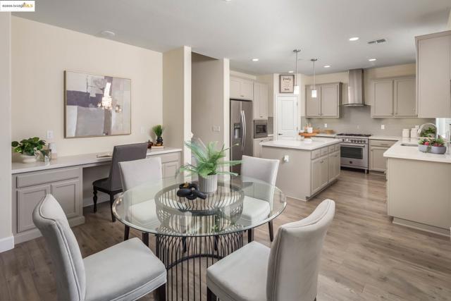 270 Guthrie Lane, Brentwood CA: https://media.crmls.org/mediaz/ee25226e-6f01-448a-bba2-bef506f6fdce.jpg