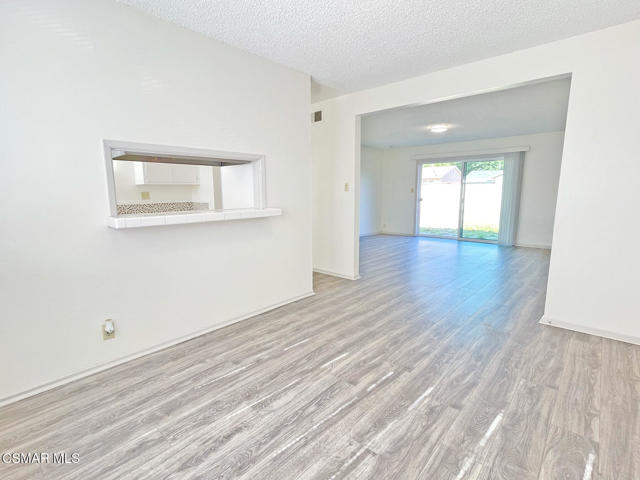 2306 Madrone Street, Simi Valley CA: https://media.crmls.org/mediaz/ee25419c-cec9-4f32-b73f-f0b1e4f816fa.jpg