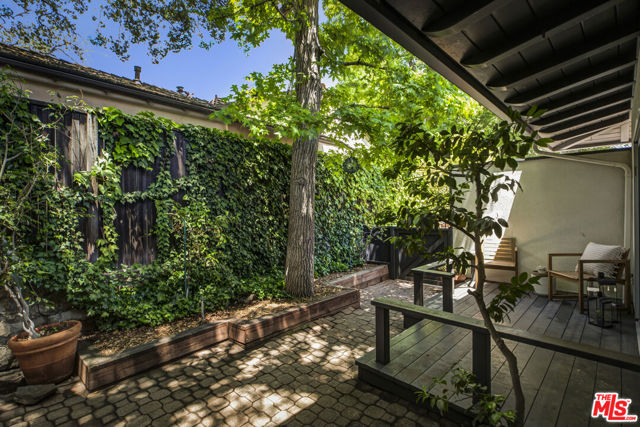 1943 Coolidge Avenue, Altadena CA: https://media.crmls.org/mediaz/ee25a42b-e432-4f79-a1d0-bd59299699b9.jpg