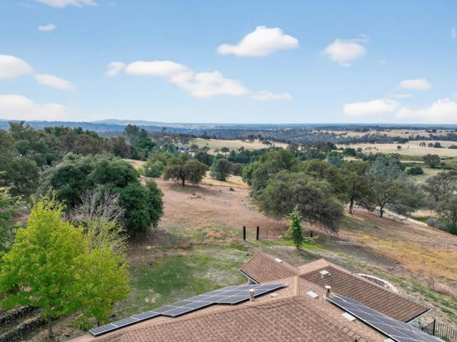 35 Blazeford Gulch, Oroville CA: https://media.crmls.org/mediaz/ee2644be-1329-453e-aa23-3cc4c62456b8.jpg