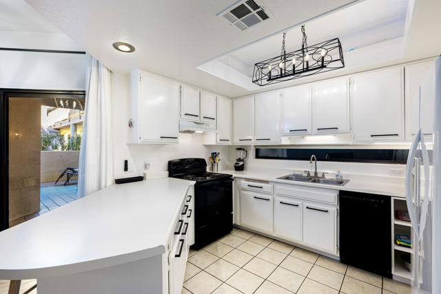 255 S Avenida Caballeros #302, Palm Springs, CA 92262